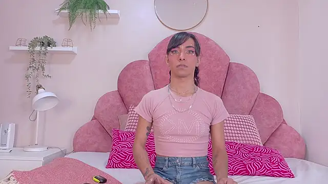 Snapshot of TiffValentinee_ chatting on 12, 11, 2025 TiffValentinee online show from 12, 11, 2025