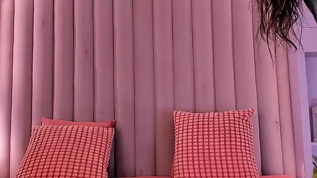 Snapshot of TiffValentinee_ chatting on 28, 10, 2025 TiffValentinee online show from 28, 10, 2025