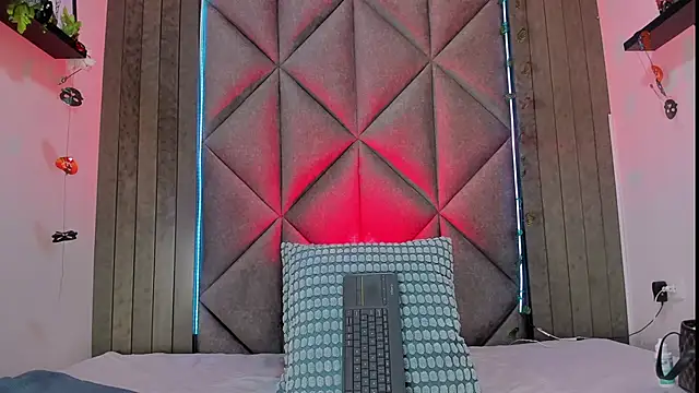 Snapshot of TiffValentinee_ chatting on 27, 10, 2025 TiffValentinee online show from 27, 10, 2025