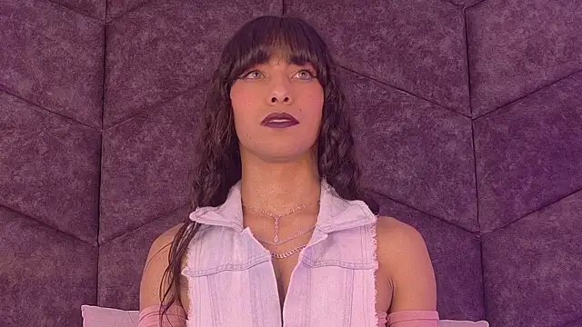 Snapshot of TiffValentinee_ chatting on 4, 10, 2025 TiffValentinee online show from 4, 10, 2025