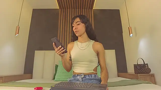 Snapshot of TiffValentinee_ chatting on 2, 10, 2025 TiffValentinee online show from 2, 10, 2025