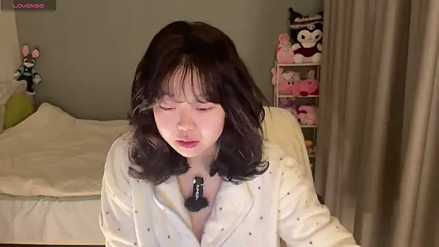 Kittenfishing online show from 12, 11, 2025