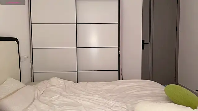 Kittenfishing online show from 10, 9, 2025