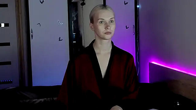 Snapshot of HitchcocianBlonde chatting on 24, 10, 2025 HitchcocianBlonde online show from 24, 10, 2025