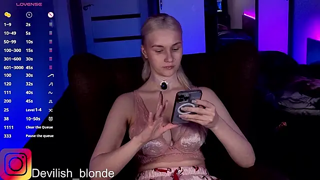 Snapshot of HitchcocianBlonde chatting on 10, 3, 2026 HitchcocianBlonde online show from 10, 3, 2026