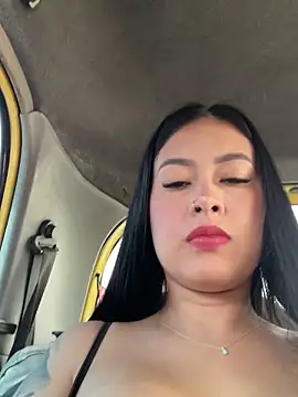 CrisMarulanda online show from 16, 10, 2025