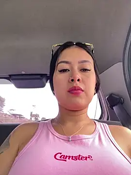 CrisMarulanda online show from 10, 9, 2025