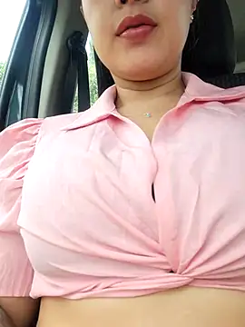 CrisMarulanda online show from 14, 10, 2025