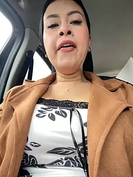 CrisMarulanda online show from 13, 11, 2025