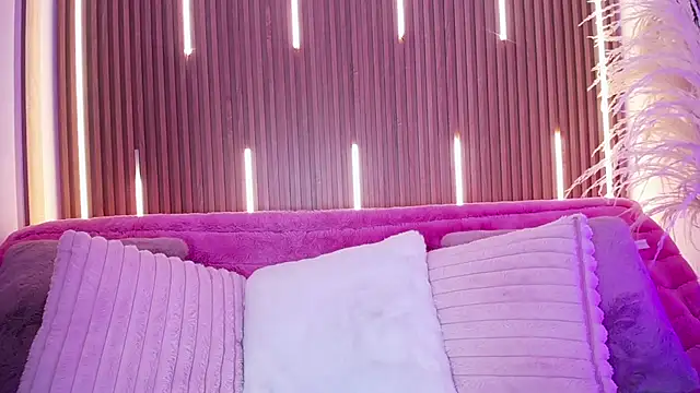 MylaDreams online show from 6, 11, 2025