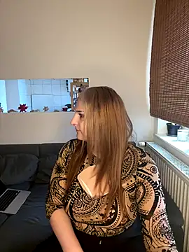 Snapshot of Katherine_Leyla chatting on 27, 11, 2025 Katherine Leyla online show from 27, 11, 2025