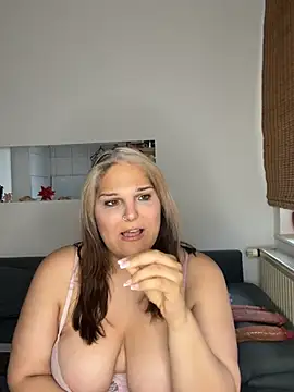 Katherine Leyla online show from 8, 7, 2026