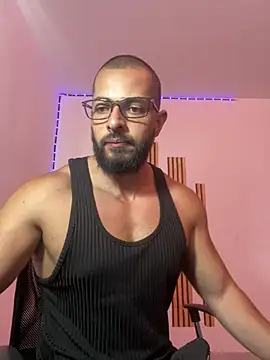 Snapshot of magnumchris chatting on 9, 7, 2026 magnumchris online show from 9, 7, 2026