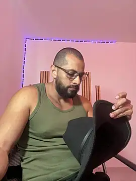 Snapshot of magnumchris chatting on 14, 7, 2026 magnumchris online show from 14, 7, 2026