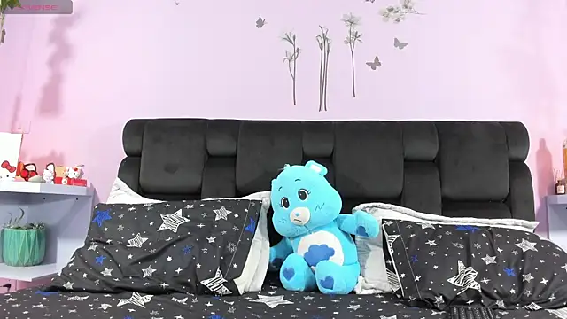 Snapshot of KendallWings chatting on 6, 11, 2025 KendallWings online show from 6, 11, 2025