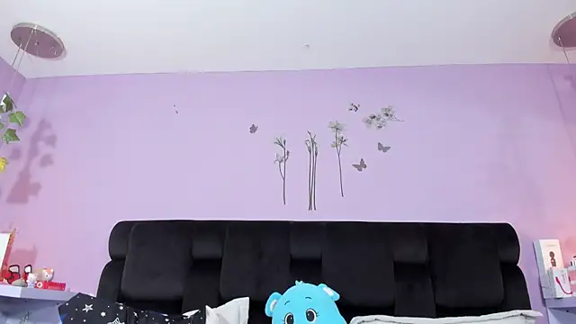 Snapshot of KendallWings chatting on 14, 11, 2025 KendallWings online show from 14, 11, 2025