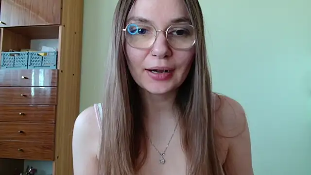 LooveELLYx online show from 5, 3, 2026