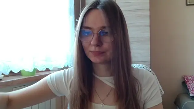 LooveELLYx online show from 4, 11, 2025