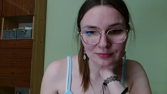 LooveELLYx online show from 15, 4, 2026