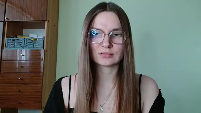 LooveELLYx online show from 4, 2, 2026