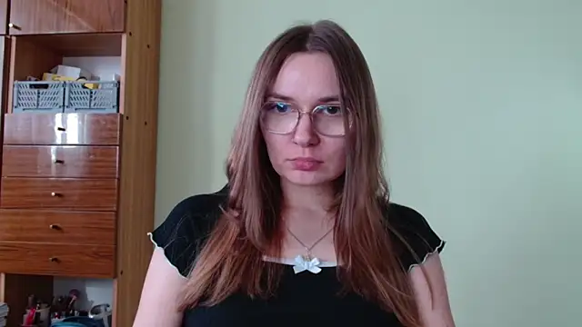 LooveELLYx online show from 15, 10, 2025