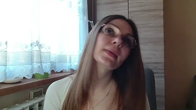 LooveELLYx online show from 7, 11, 2025