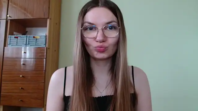 LooveELLYx online show from 15, 5, 2026