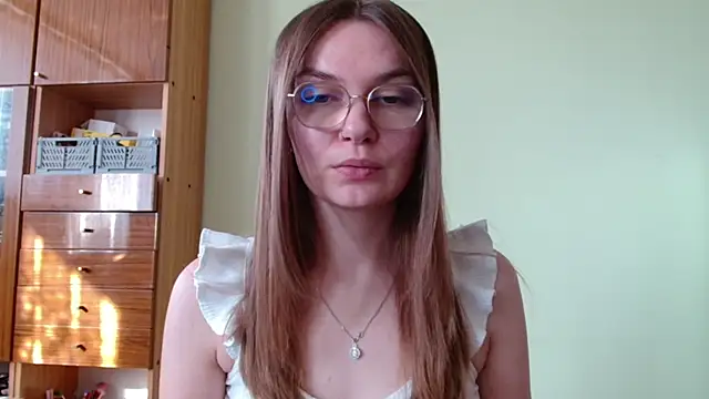 LooveELLYx online show from 2, 10, 2025