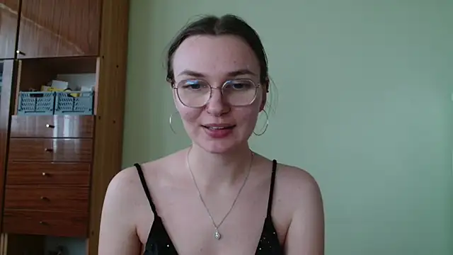 LooveELLYx online show from 6, 10, 2025