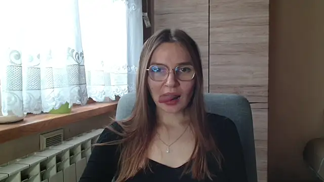 LooveELLYx online show from 10, 11, 2025