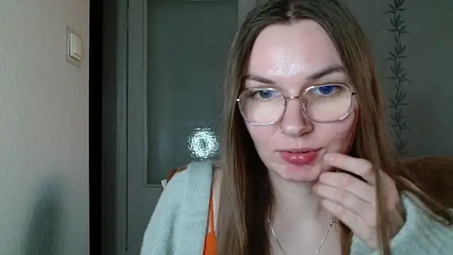 LooveELLYx online show from 18, 3, 2025