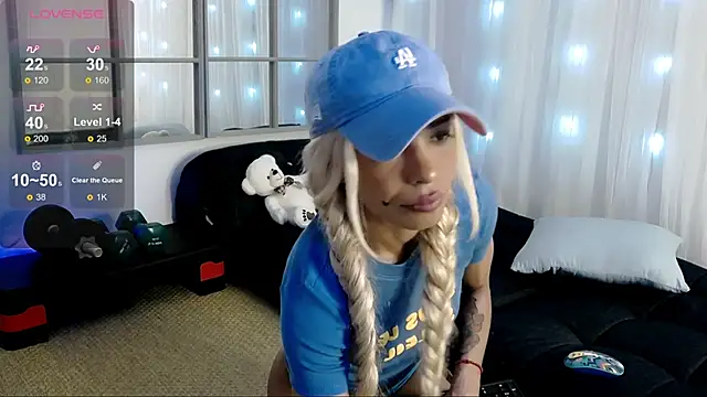 Snapshot of SarahRaynex chatting on 5, 6, 2026 SarahRaynex online show from 5, 6, 2026