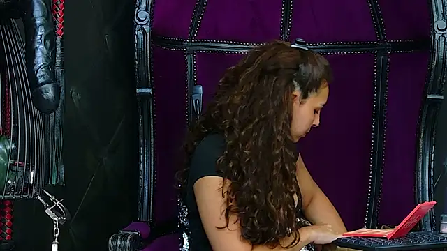 Snapshot of FinDomKaya chatting on 4, 7, 2026 FinDomKaya online show from 4, 7, 2026
