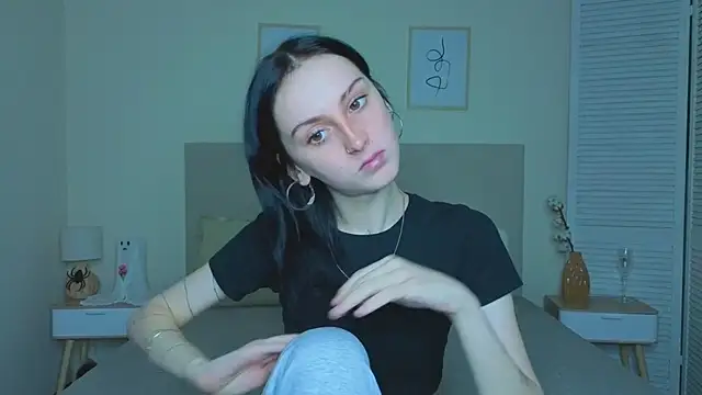 Snapshot of Little_moly999 chatting on 6, 11, 2025 Little moly999 online show from 6, 11, 2025