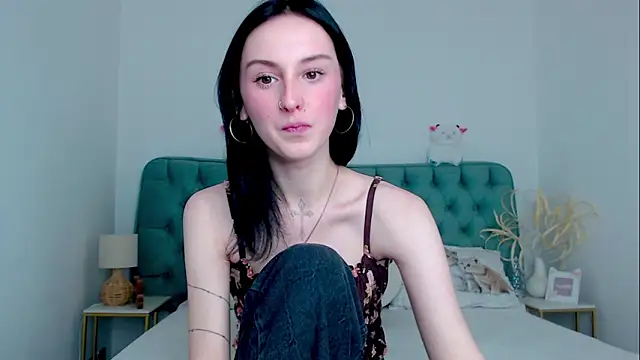 Snapshot of Little_moly999 chatting on 8, 10, 2025 Little moly999 online show from 8, 10, 2025