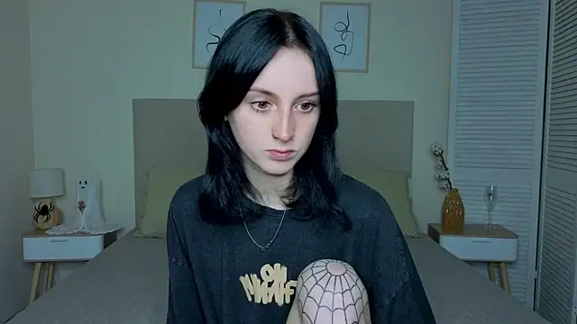 Snapshot of Little_moly999 chatting on 10, 11, 2025 Little moly999 online show from 10, 11, 2025