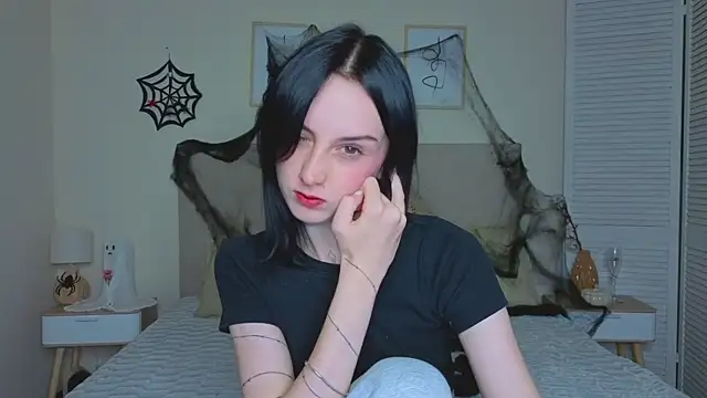 Snapshot of Little_moly999 chatting on 27, 10, 2025 Little moly999 online show from 27, 10, 2025