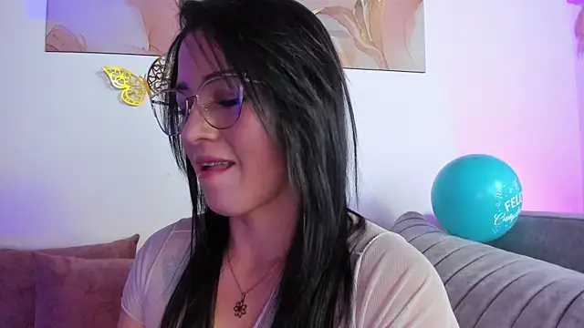 Snapshot of kamila_flower chatting on 4, 11, 2025 kamila flower online show from 4, 11, 2025