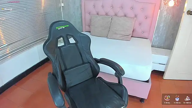 Snapshot of lissa_jhonsoon chatting on 7, 11, 2025 lissa jhonsoon online show from 7, 11, 2025