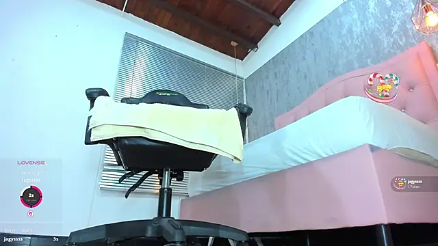 Snapshot of lissa_jhonsoon chatting on 12, 11, 2025 lissa jhonsoon online show from 12, 11, 2025