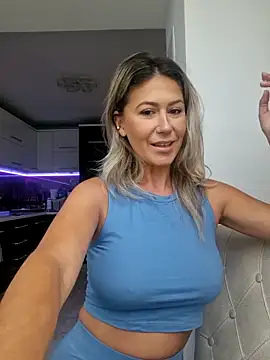 CelynaRoss online show from 12, 4, 2026