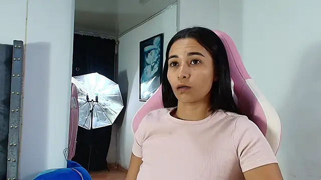 GraceWallace  online show from 25, 4, 2026