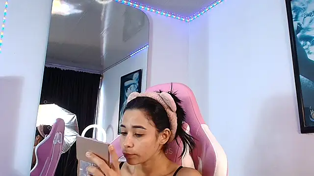 GraceWallace  online show from 12, 1, 2026