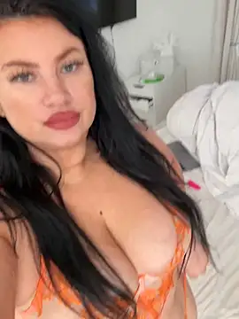 Desire-XOXOX online show from 12, 9, 2025