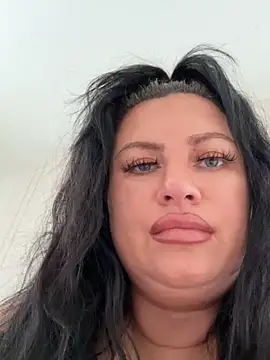 Desire-XOXOX online show from 28, 9, 2025