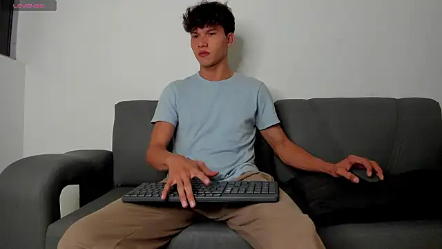 Snapshot of 2Amateur_Guys chatting on 18, 1, 2026 2Amateur Guys online show from 18, 1, 2026