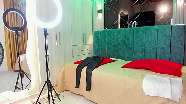 Cherry Castillo online show from 23, 10, 2025