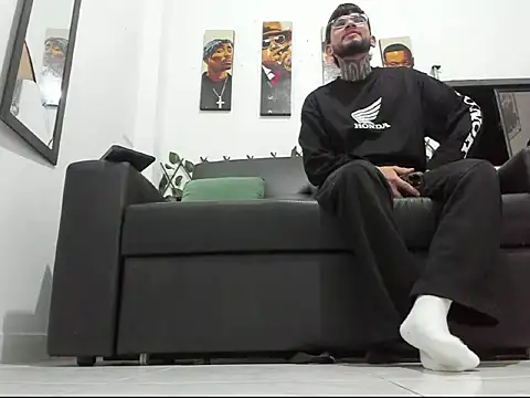 Snapshot of Latins_Boss chatting on 24, 6, 2026 Latins Boss online show from 24, 6, 2026