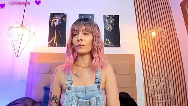 Snapshot of alesziarose chatting on 14, 9, 2025 alesziarose online show from 14, 9, 2025