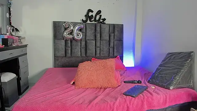 Esmeraldaa- online show from 6, 3, 2026